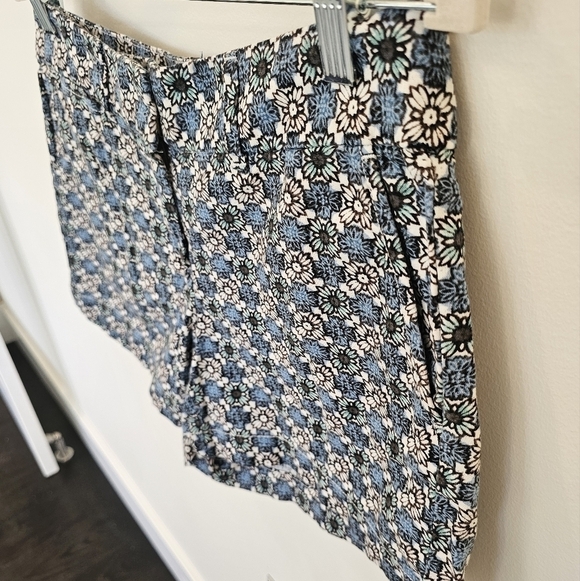 LOFT Blue Brown Mod Floral Print Linen Cotton Blend Riviera Shorts Size 2 - Picture 3 of 12